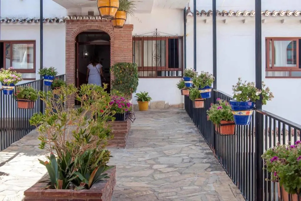 Fresh and Modern Delux Apartment in 1 min from the beach!