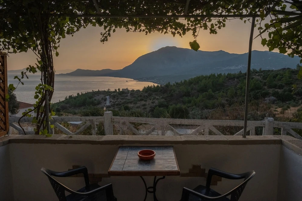 Apartment With Pool and Panorama View