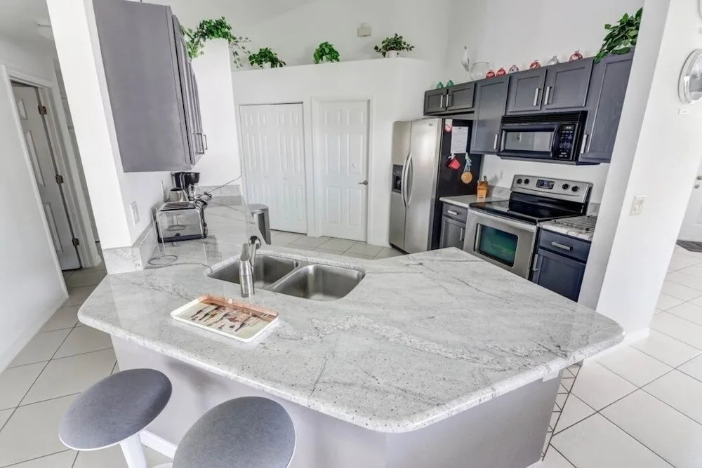Southern Breeze Great Pool Space! 4 Bedroom Home by RedAwning