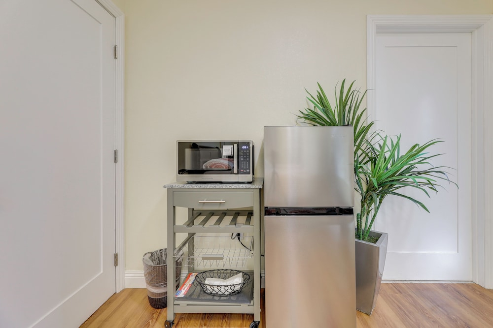 South Bay Sweet Spot! Extended-stay Studio