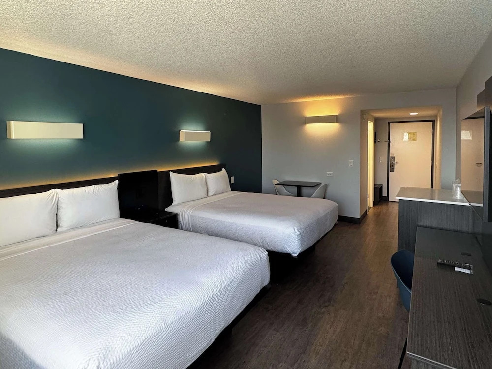 Studio 6 Suites Carson, CA