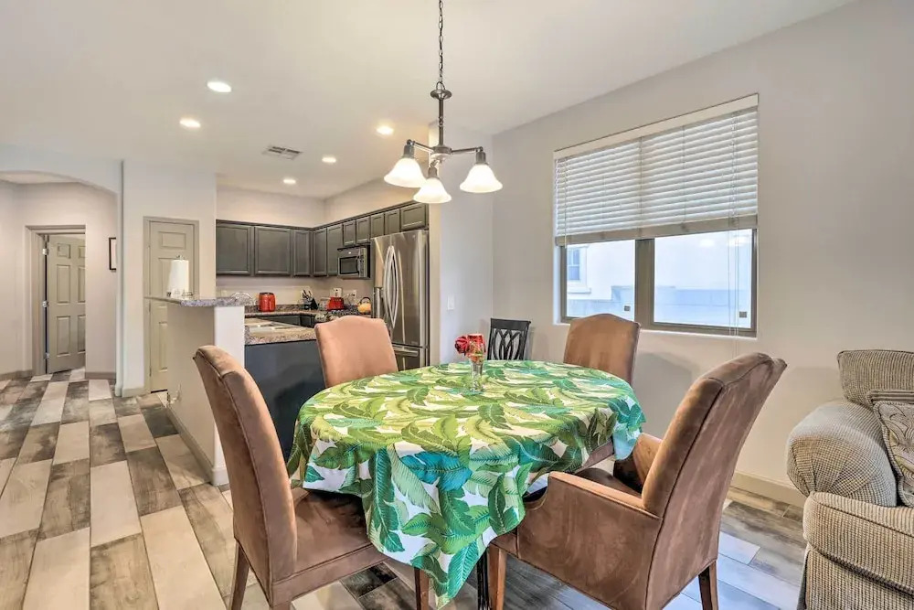 Fire Table, Grill Surprise Cottage with Pool Access