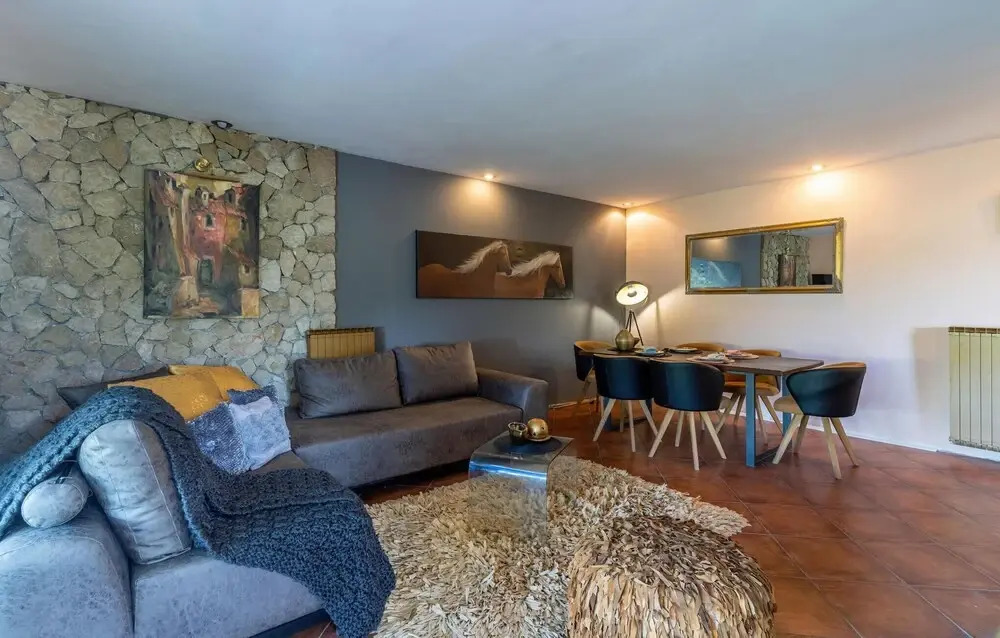 Beautiful Apartment in Brncici With Wifi and 2 Bedrooms
