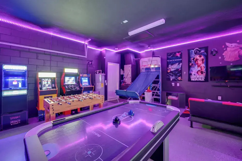 Pool, Themed Rooms & Arcade: Disney Escape