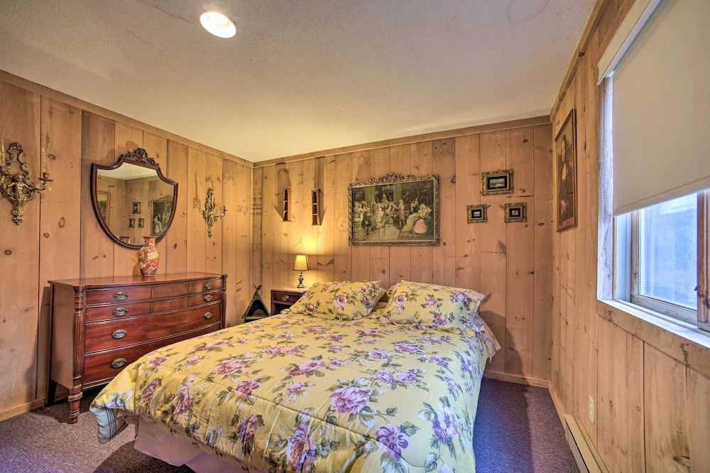 Cozy Mountain Retreat w/ Deck ~ 3 Mi to Mount Snow