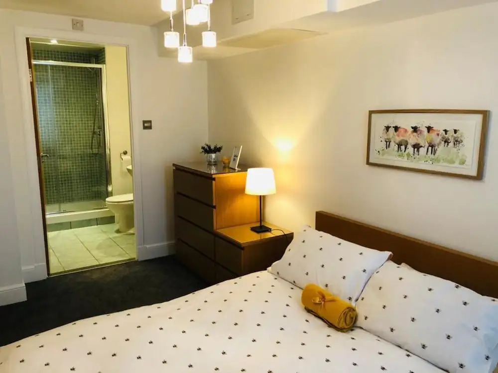 Remarkable 2 Bed Apartment in Edinburgh