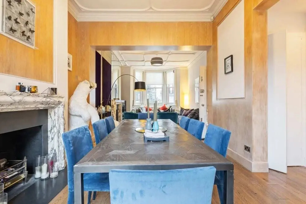 Spacious Designer 2 Bedroom Maisonette With Garden in Chelsea, London
