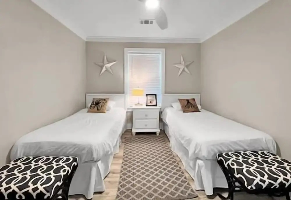 Beachside Villas 122- Sun for the Roses