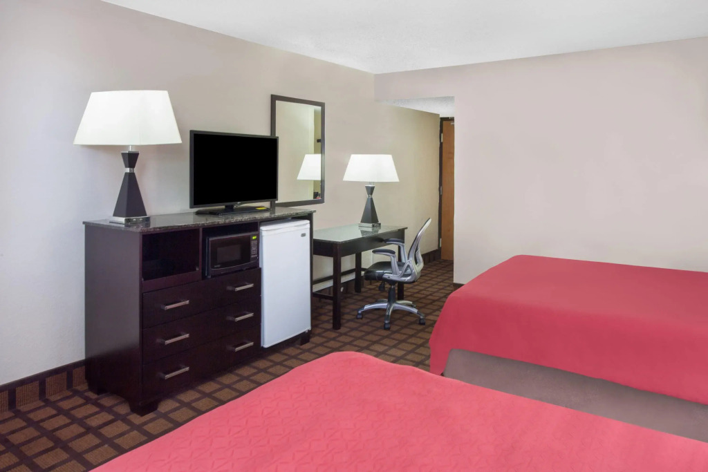 Super 8 by Wyndham Chicago IL