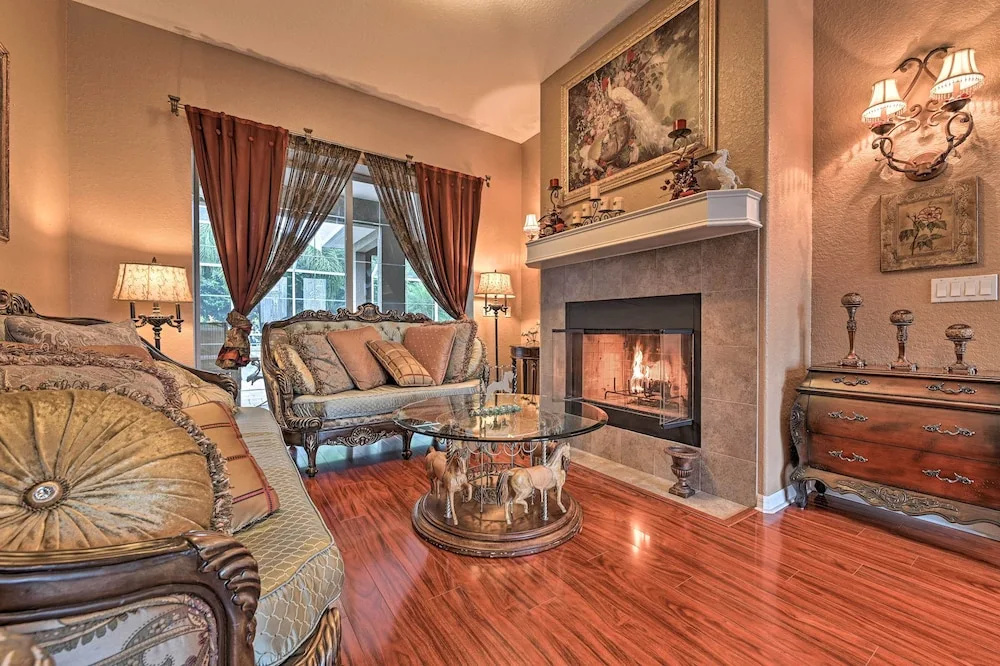 Elegant Valrico Home ~ 15 Mi to Downtown Tampa!