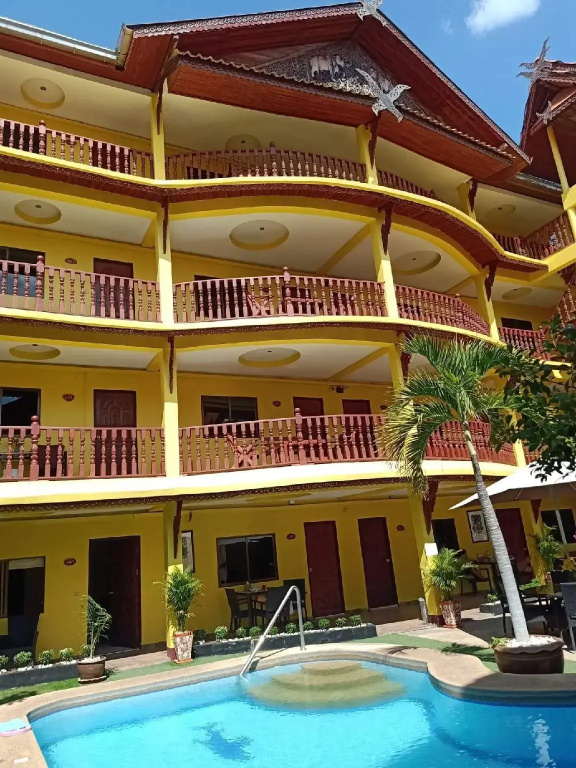 Phratamnak Inn Hotel & Guesthouse - 100 mtr from the beach