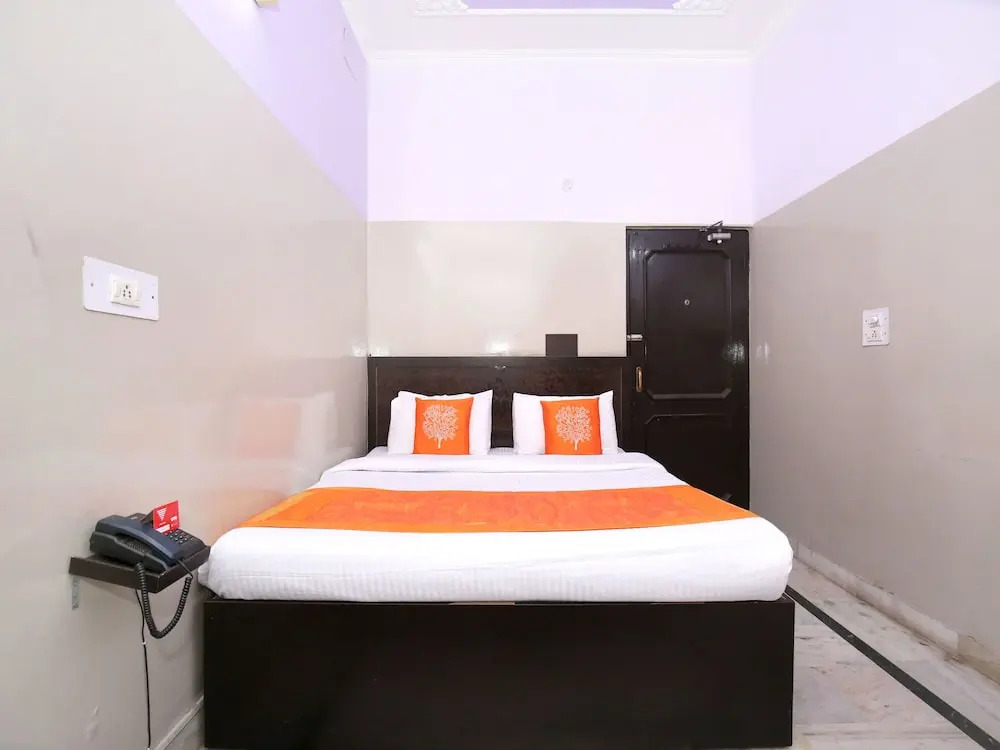 OYO 11417 Hotel Lotus