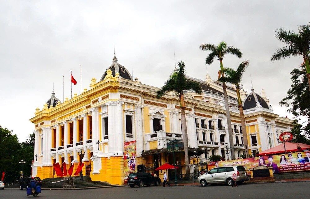 MamaLuna House by The Opera House