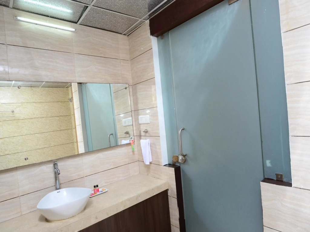 OYO 1030 Hotel Palm View Residency