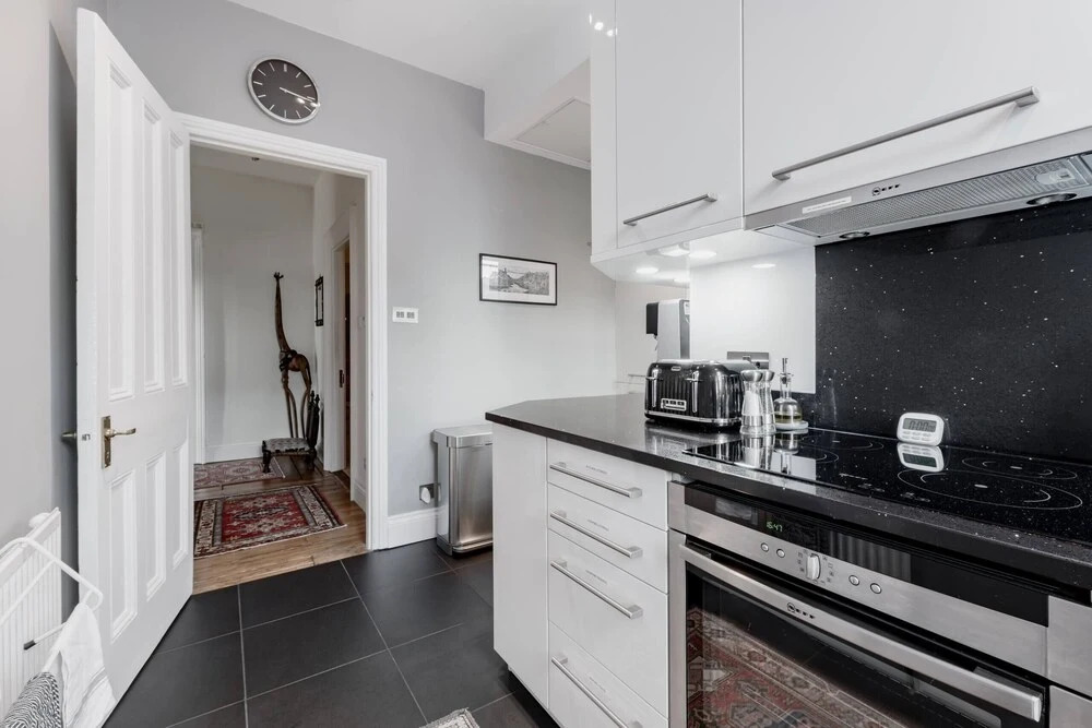Grand Victorian Apartment in Sought-after Clifton