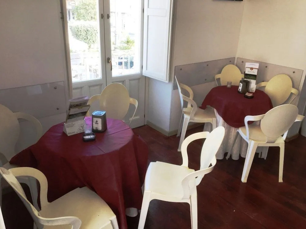 Plaza Rooms