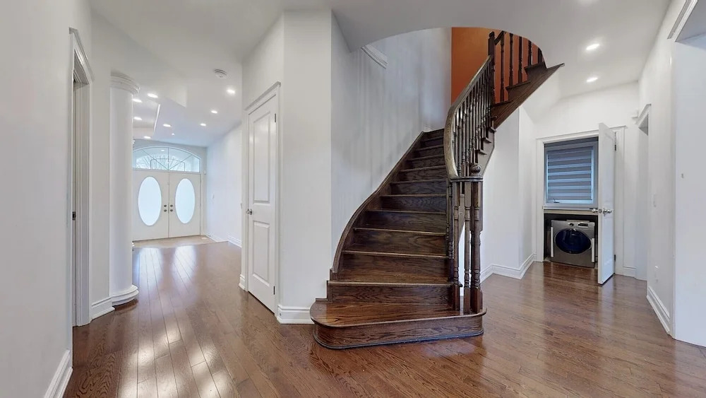 Spacious Family Haven: Modern 4-bedroom Luxury Home