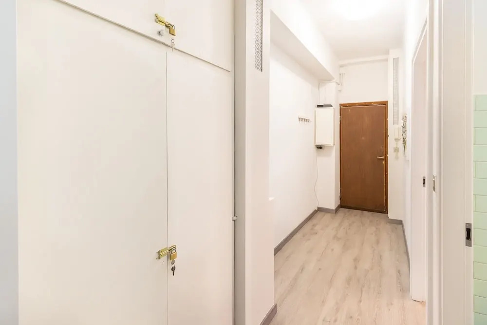 Bright 1 Bedroom near MM1