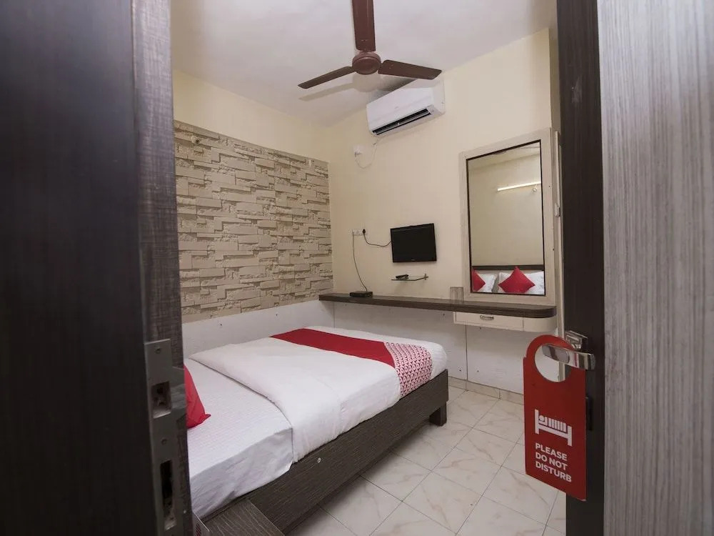 OYO 23631 Mukesh Residency
