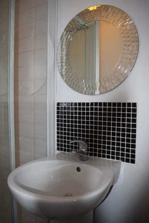 2 Bedroom House on James Street Sleeps 4