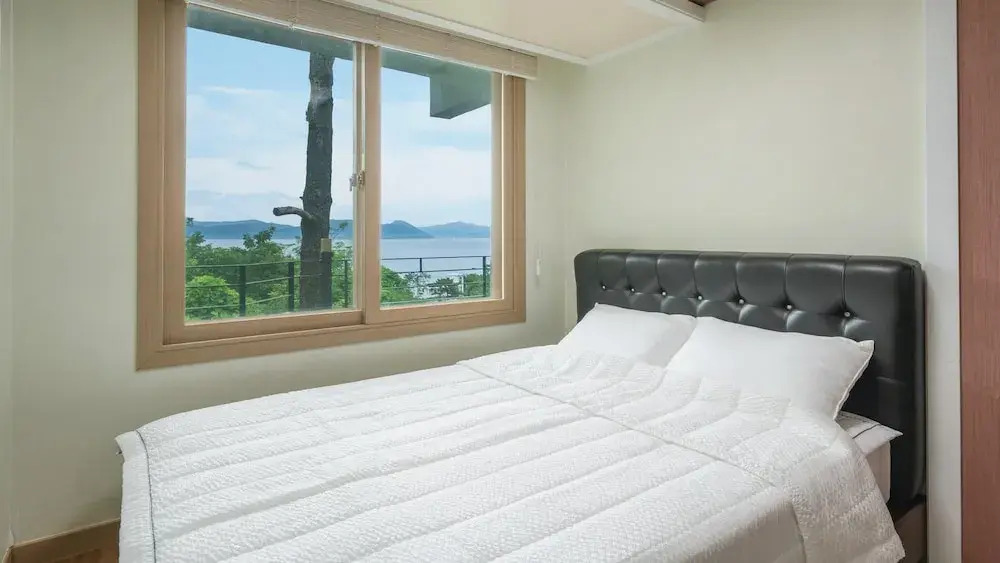 Yeosu falling in blue ocean view pension