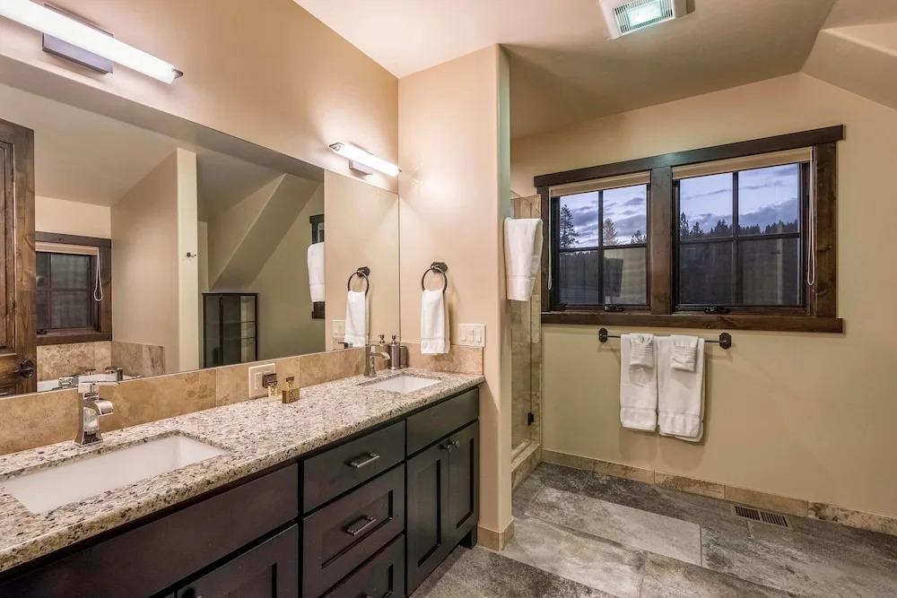 4BR Luxury Truckee Home by RedAwning