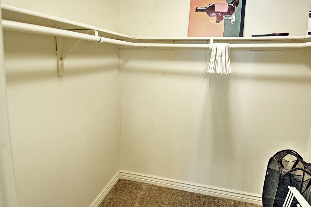 < 1 Mi to Old Town! Couples Haven w/ Pool Access