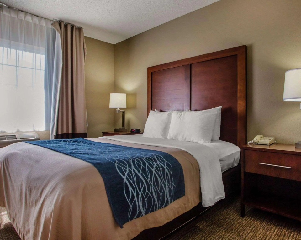 Comfort Inn & Suites Jackson - West Bend