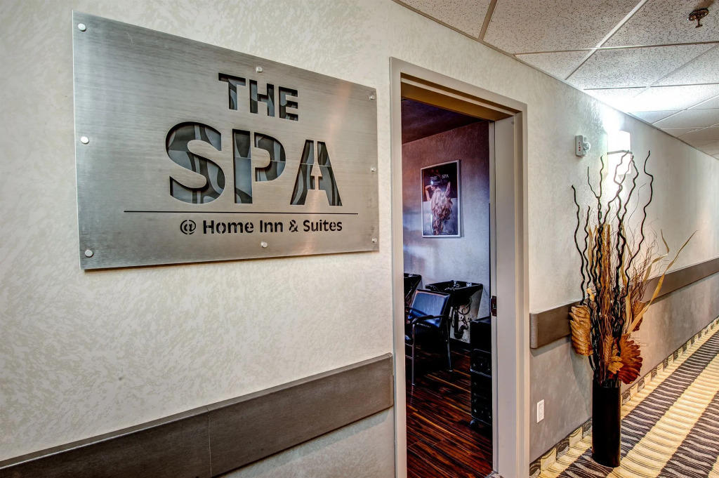 Home Inn & Suites - Swift Current