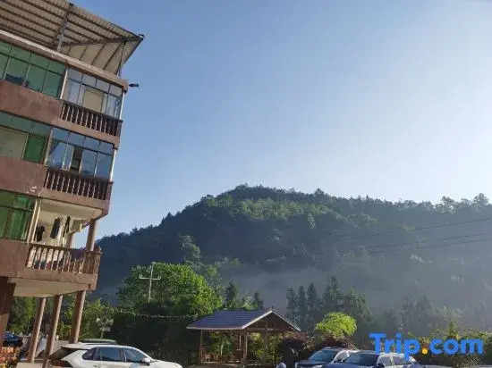 Xiannüshan Zhoujia Brothers Village