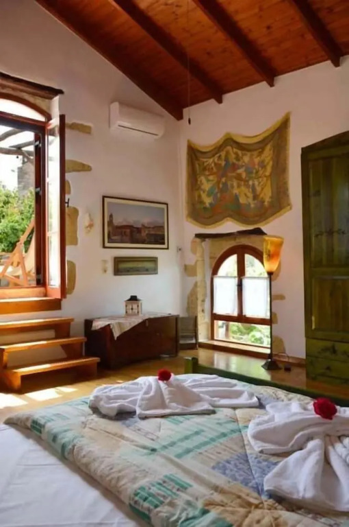 Apanemia Stone House in Crete