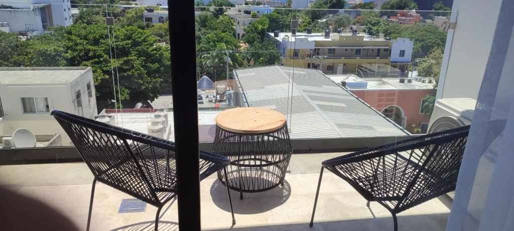 Menesse mitdtown2 , AVE 25TH