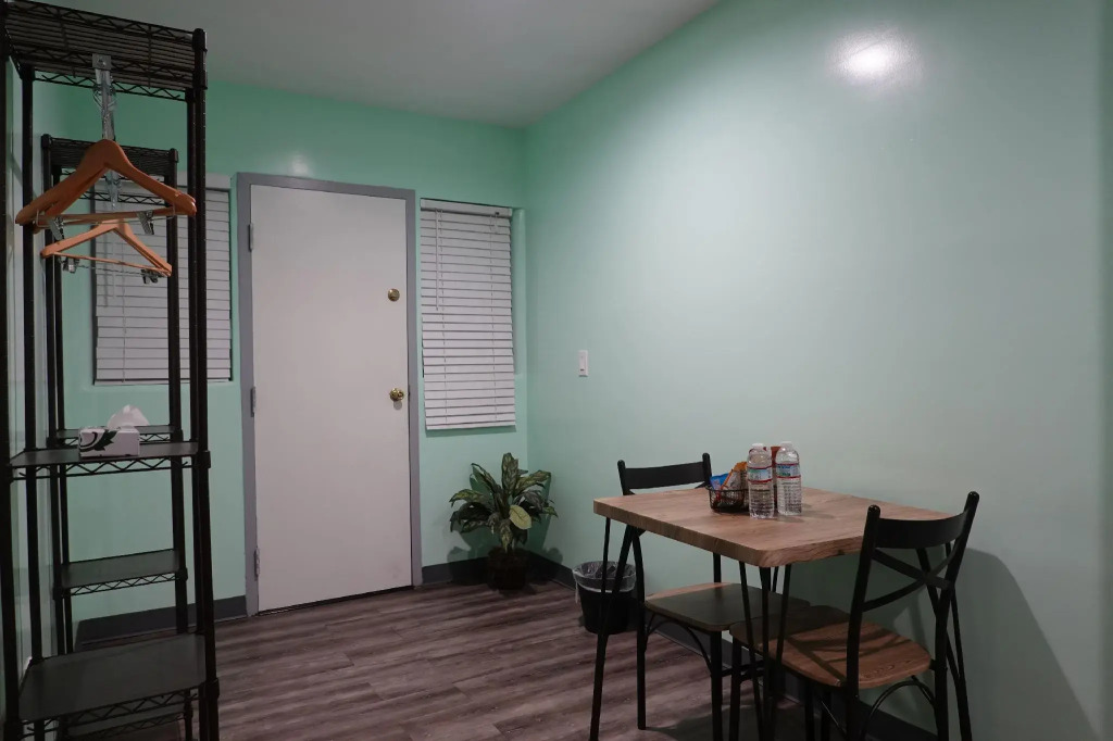 24 Hours Motel