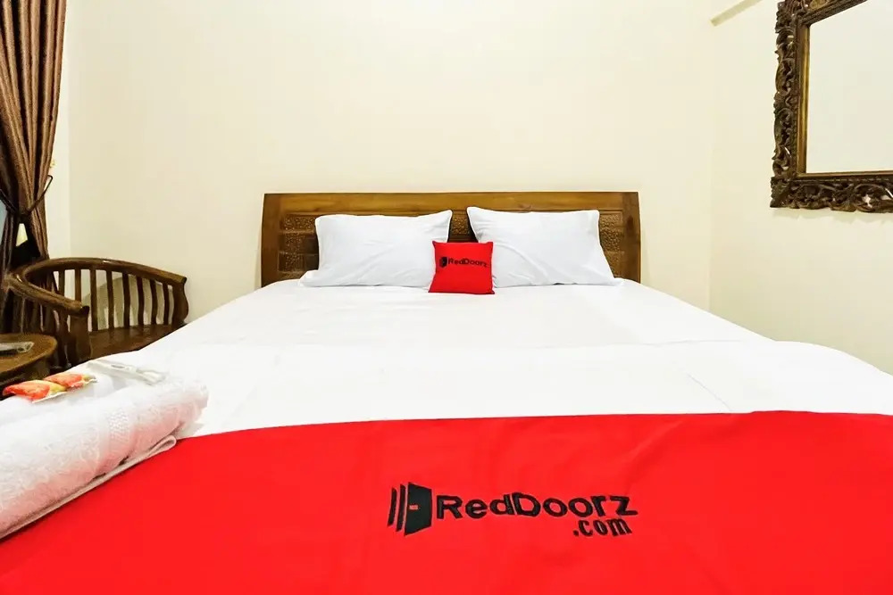 RedDoorz @ Gunari Guest House Merek Karo