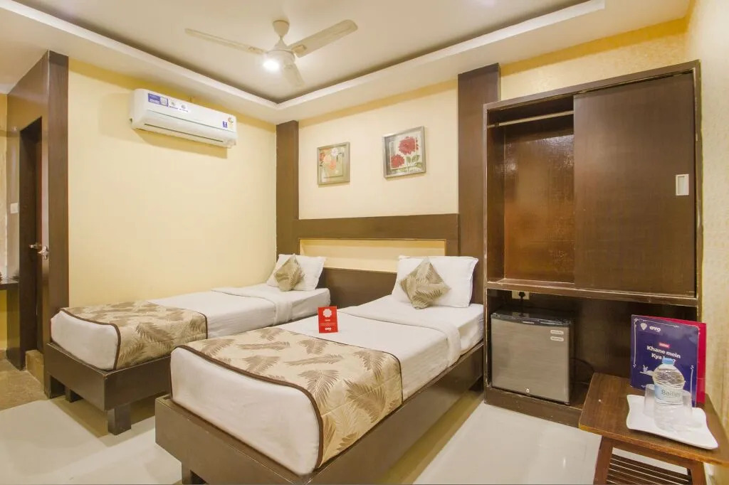 Sree Chandana Hotel by OYO Rooms