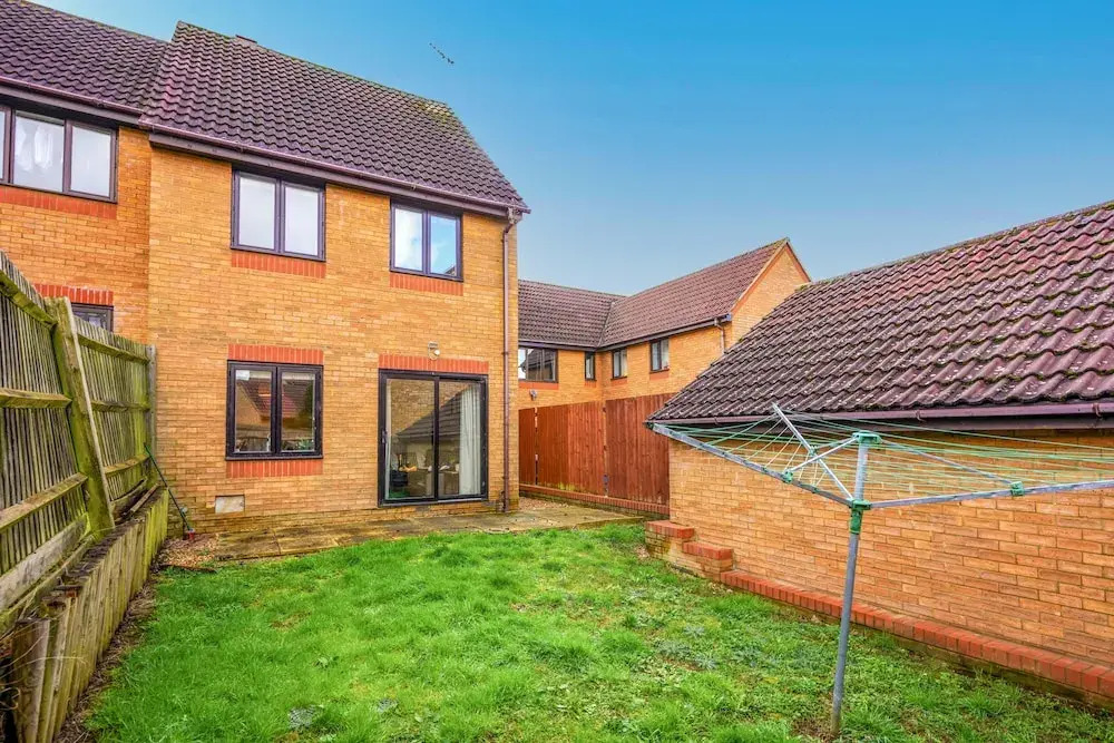3 Bed House - Sleeps 7 - Garden - Parking - Wifi