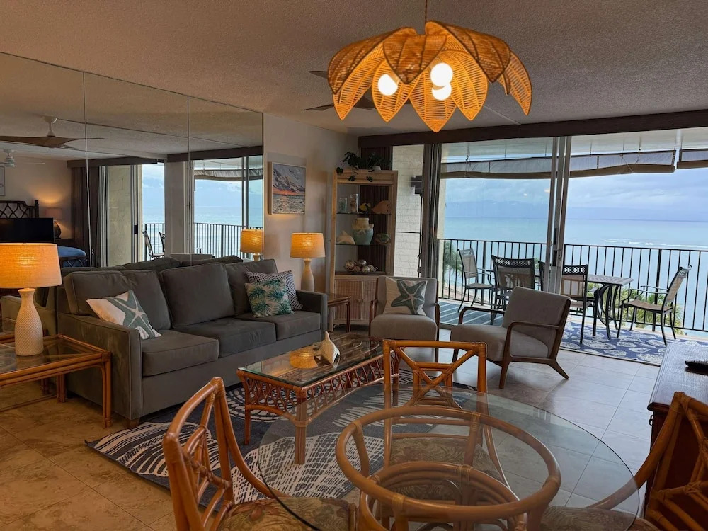 Oceanfront Whale Watching Sunsets Island Views on Big Lanai