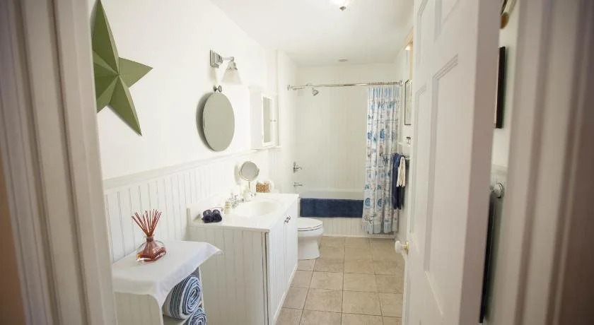 Entire Private Historic Inn Downtown Newport
