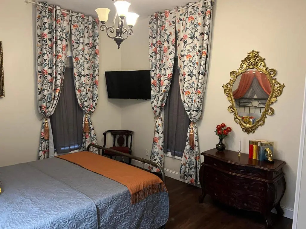 Holland Farmhouse Inn B&B