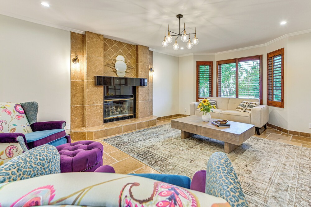 Game Room, Hot Tub & Views! Luxe Temecula Estate
