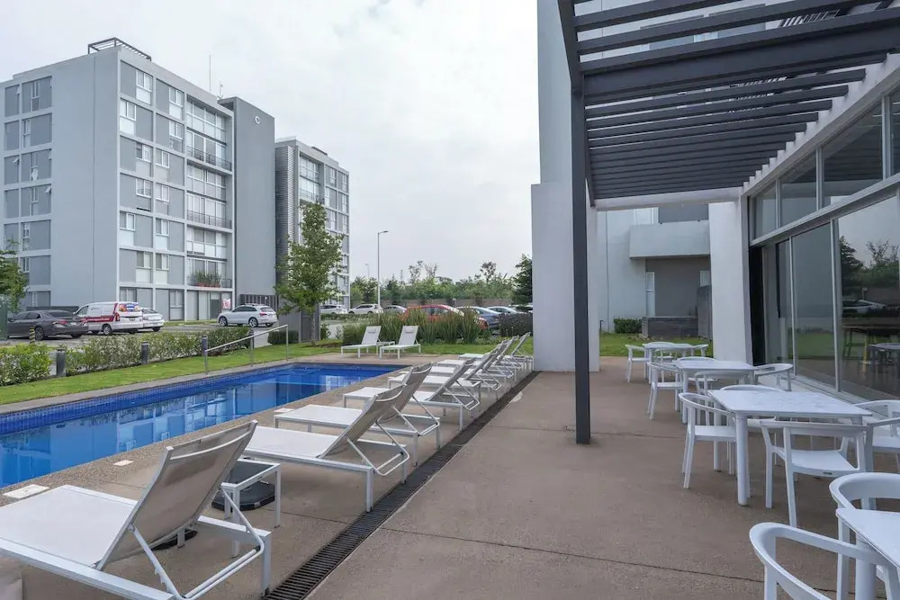 Modern Apartment with Terrace and Pool