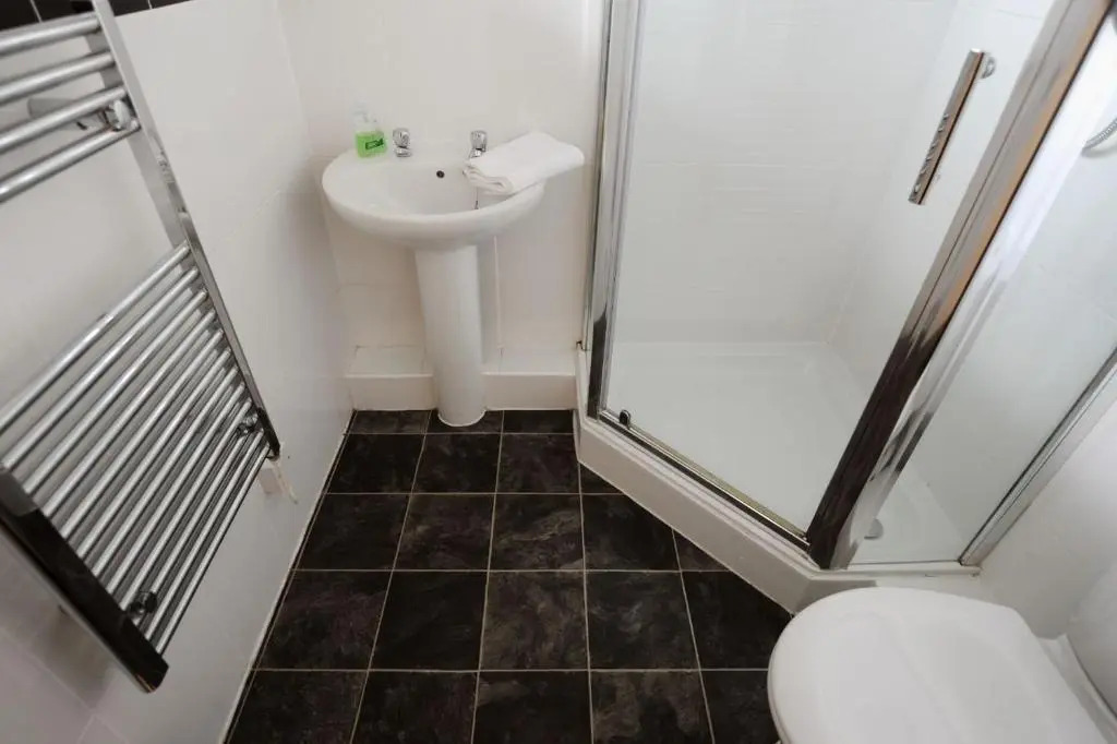 6 Bay View Court