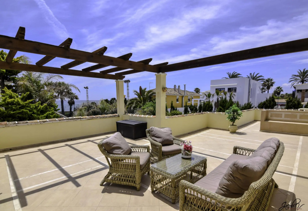20001 - Exquisite Villa 50M To Beach