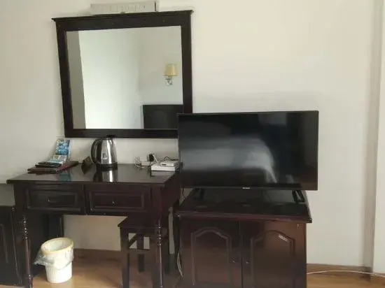 Longling Huanglong Hotel