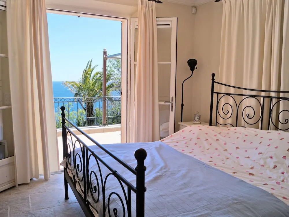 Villa in Anthéor, With Stunning sea Views and Private Swimming Pool