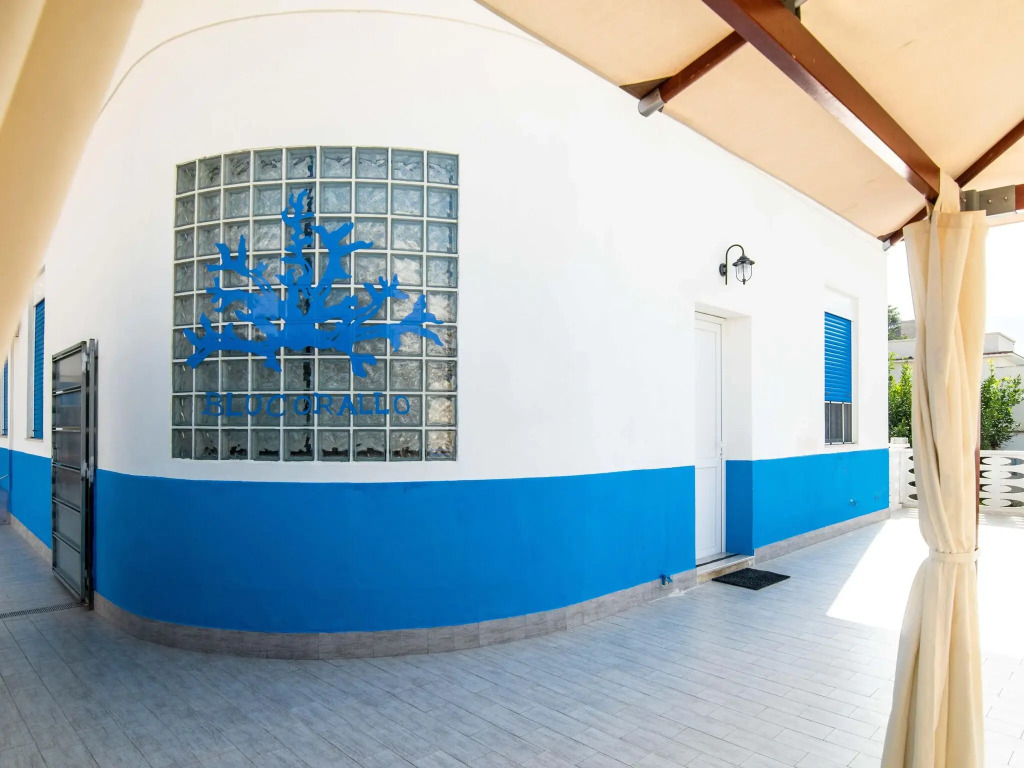 Seafront Apartment in Villa with Swimming Pool and Parking