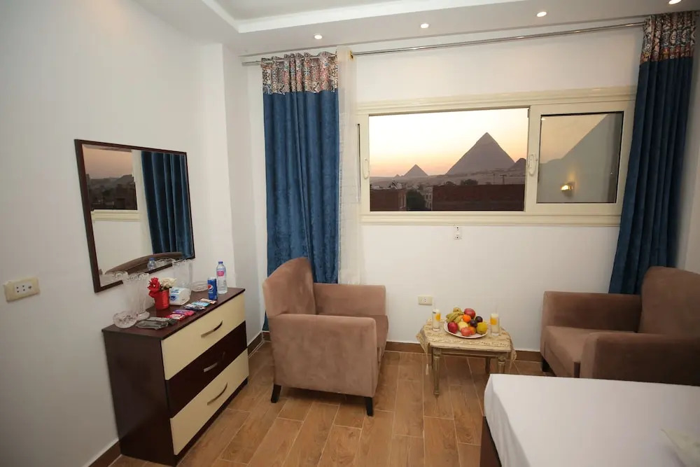 Pyramids house view hotel inn