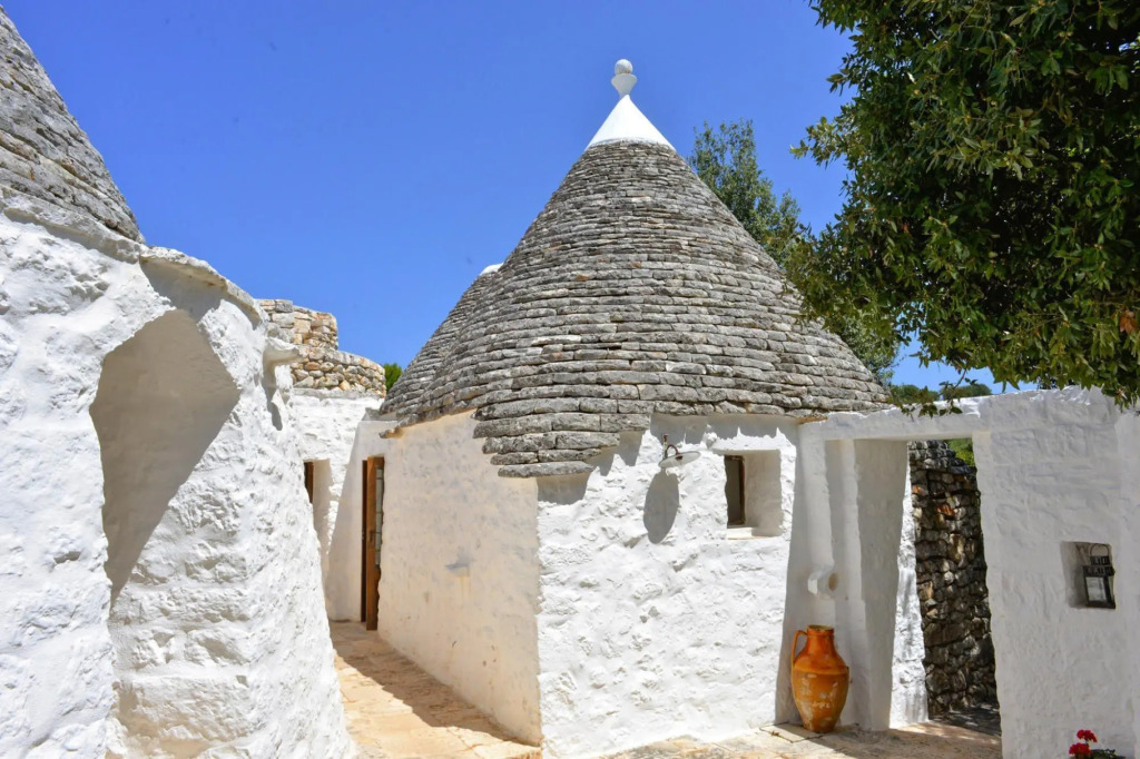 Trulli Estate in Puglia with Panoramic Pool