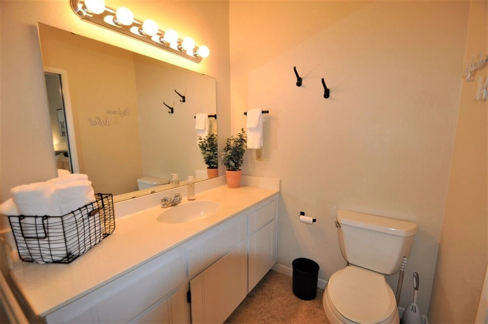 Gnome and Creek Condo - Two Master Suites for a Perfect Couples Yosemite Getaway by Yosemite Region Resorts