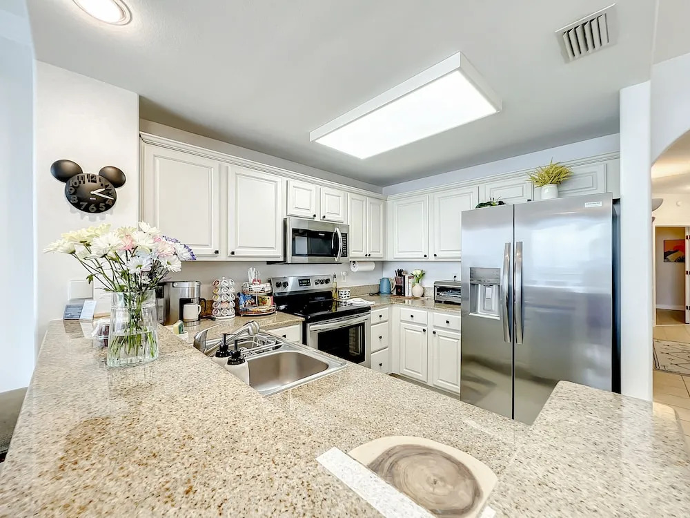 Lakefront Resort in Heart of Orlando Attractions - Tu Casa Vacations